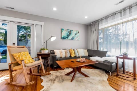 Mercer Island Modern Family-Friendly Home I-90 House in Mercer Island