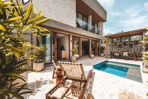 Property building, Balcony/Terrace, Pool view, Swimming pool