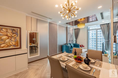Living room, Food and drinks, Seating area, Dining area