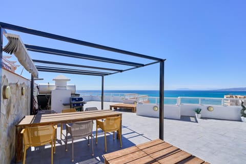 Property building, Balcony/Terrace, Living room