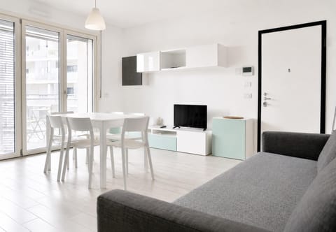 TV and multimedia, Living room, Seating area, Dining area