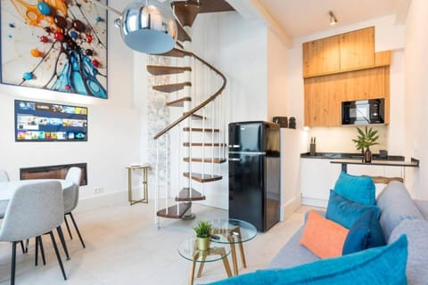 Kitchen or kitchenette, Living room, Dining area