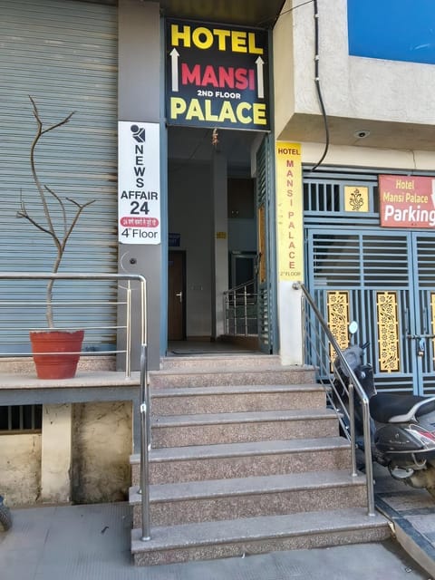 Property building, Facade/entrance, Day, Street view
