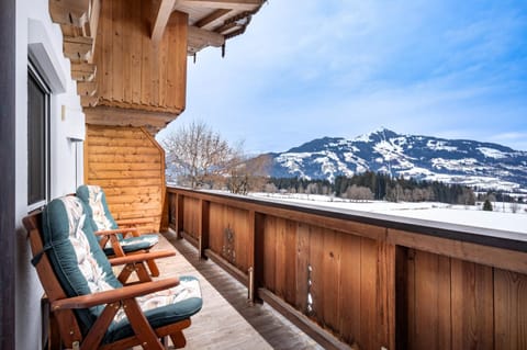 View (from property/room), Balcony/Terrace, Mountain view