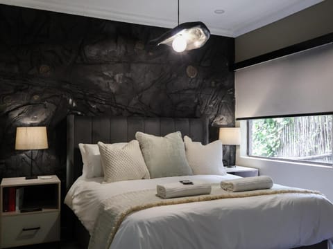 Bed, Decorative detail, Bedroom, towels