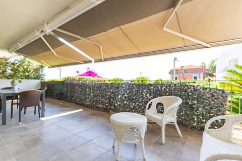 Day, Balcony/Terrace, Living room