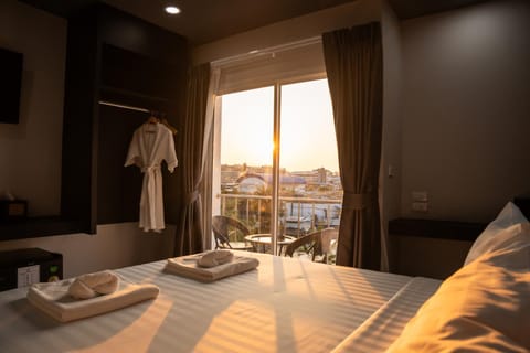 Bed, Bedroom, Mountain view