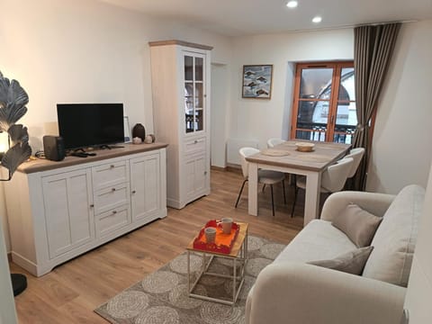 TV and multimedia, Living room, Dining area