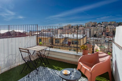 View (from property/room), Balcony/Terrace, City view