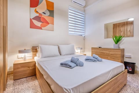 Spacious traditional 3 bedroom house with yard JBAR1-1 House in Saint Julians