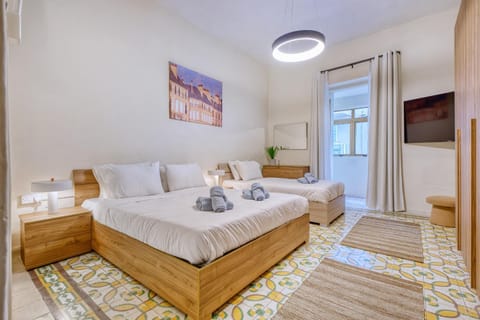 Spacious traditional 3 bedroom house with yard JBAR1-1 House in Saint Julians