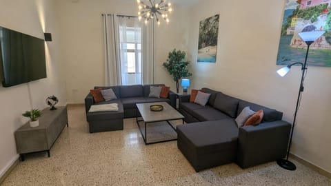 Spacious traditional 3 bedroom house with yard JBAR1-1 House in Saint Julians