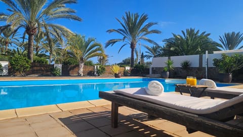 Day, Garden, Garden view, Pool view, Swimming pool, sunbed