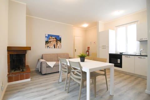 Kitchen or kitchenette, Dining area, oven, pet friendly, stove