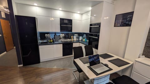 Kitchen or kitchenette, Dining area, oven