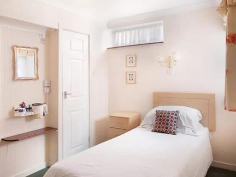 MyRoomz Tudor Rose Original Bed and Breakfast in Blackpool