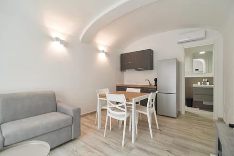 AM Stays 8 - Bright & Large Flat with AC Apartment in Perugia