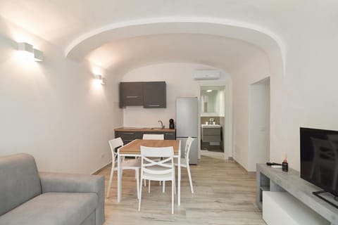 AM Stays 8 - Bright & Large Flat with AC Apartment in Perugia