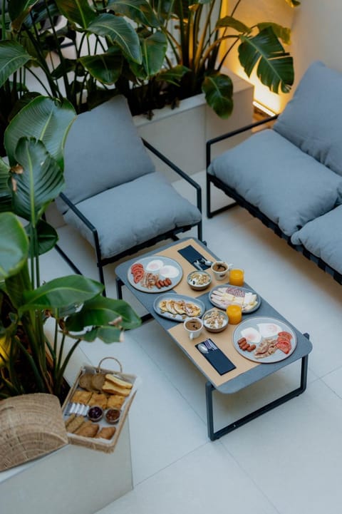 Food close-up, Food close-up, Garden, Living room, Seating area, Garden view, Breakfast, Inner courtyard view, furniture