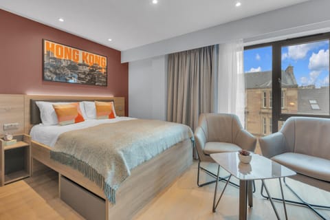 Bed, Photo of the whole room, Seating area, Bedroom