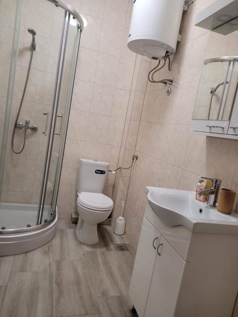 Shower, Toilet, Bathroom