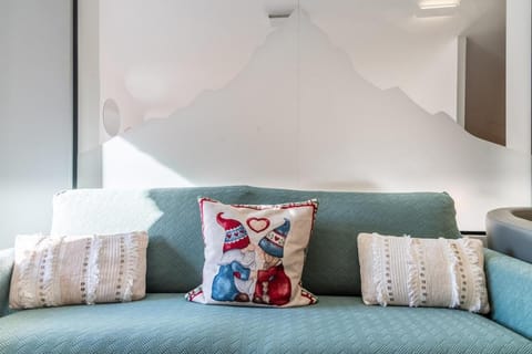 MCX Vacation Rental - La Mansardina Di Crepìn in Valtournenche with modern comforts just 3 minutes from the cable cars! Apartment in Valtournenche