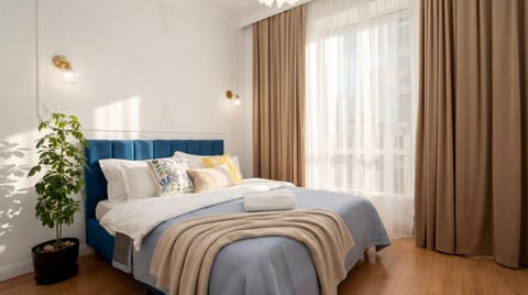 Bed, Photo of the whole room, Decorative detail, Decorative detail, Bedroom, internet, air conditioner