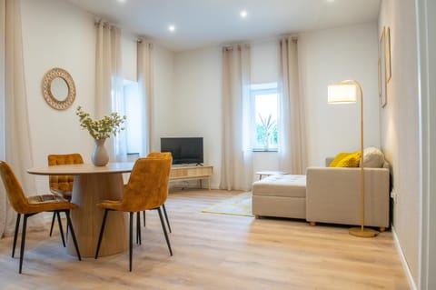 TV and multimedia, Living room, Dining area