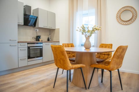 Dining area, kitchen
