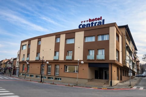 Property building, Day, City view, Street view, Location