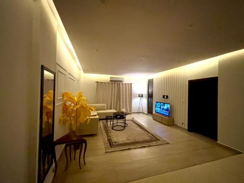 Communal lounge/ TV room, TV and multimedia, Living room, Seating area