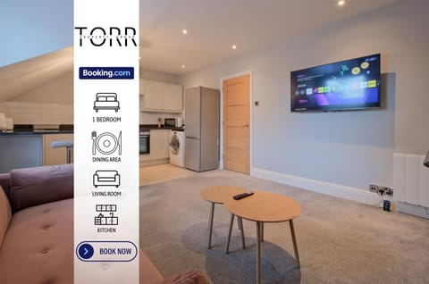 TV and multimedia, Kitchen or kitchenette, Living room, Seating area, Dining area