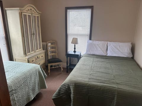 Charming Four Bedroom House House in Tannersville