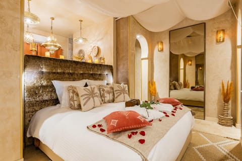 Bed, Night, Photo of the whole room, Bedroom