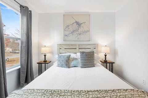 Stylish 2BR Urban Stay Near CAE Pet Friendly Apartment in Cayce