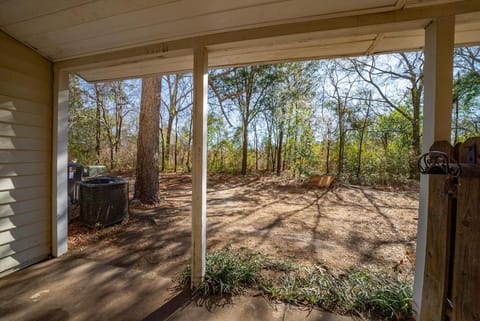 Stylish 2BR Urban Stay Near CAE Pet Friendly Apartment in Cayce