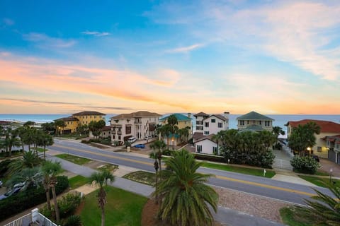 5 O'Clock Somewhere - Beach House with Gulf Views & Private Pool House in Destin