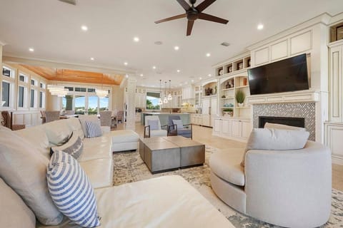 5 O'Clock Somewhere - Beach House with Gulf Views & Private Pool House in Destin