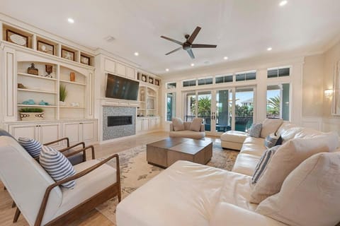 5 O'Clock Somewhere - Beach House with Gulf Views & Private Pool House in Destin