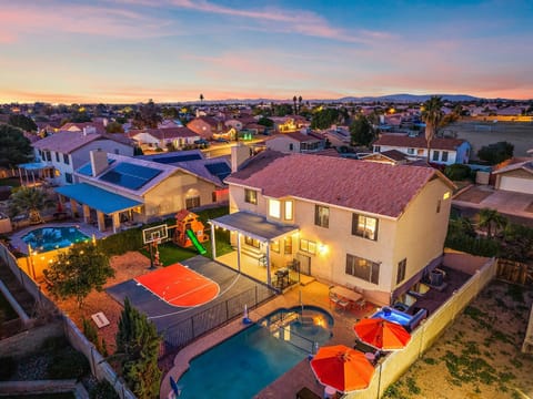 AZ Game House - Sport Court - Golf - Game Room House in Glendale