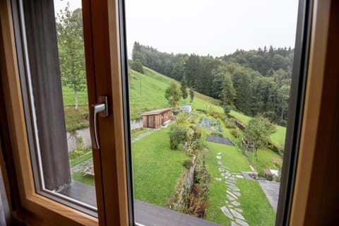 Patio, Off site, Neighbourhood, Natural landscape, Garden, Garden, Bathroom, Balcony/Terrace, Photo of the whole room, Decorative detail, Decorative detail, Seating area, On site, Garden view, Mountain view