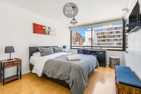 Bed, TV and multimedia, Bedroom