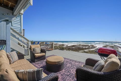 Bogey's Beach House - Beachfront Vacation Home with a Gulf View & Huge Deck House in Miramar Beach