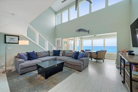 Bogey's Beach House - Beachfront Vacation Home with a Gulf View & Huge Deck House in Miramar Beach