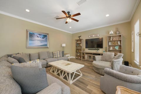 Casa Azul - Near the Beach with a Large Private Pool Area House in Miramar Beach