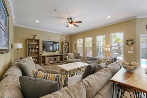 Casa Azul - Near the Beach with a Large Private Pool Area House in Miramar Beach