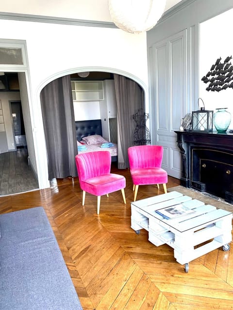 Living room, Seating area