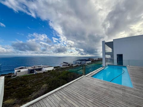 Whispering Waves - Pinnacle Point Estate House in Western Cape