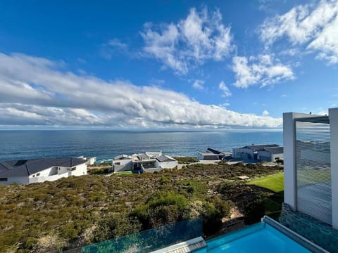 Whispering Waves - Pinnacle Point Estate House in Western Cape