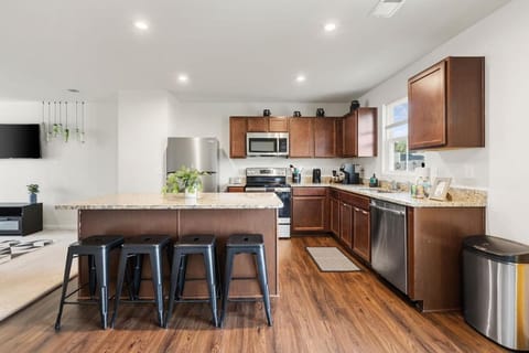 4BR 2BA Family Scape Sleeps 8 Ft Jackson House in Columbia